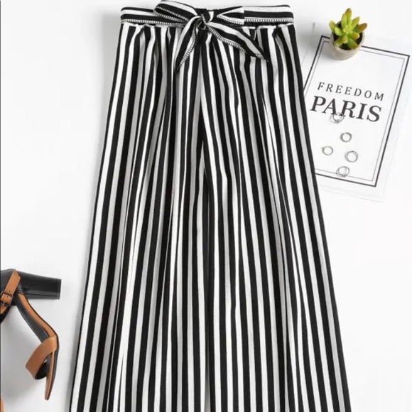 High Waisted Stripes Wide Leg Pants Size: One Size - Picture 3 of 6